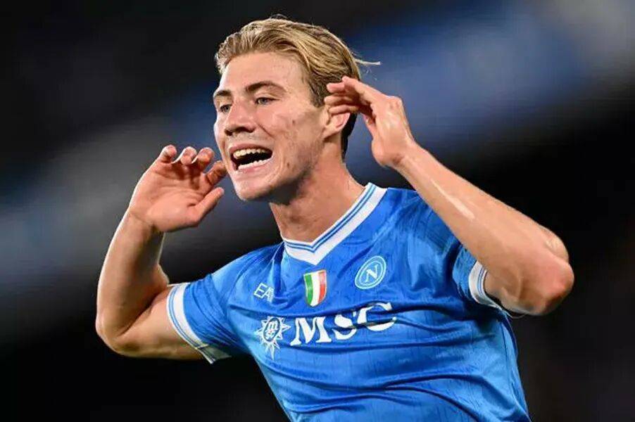 曼联4400万卖霍伊伦德基本谈妥!巨头为转会志得意满,承诺继续买人